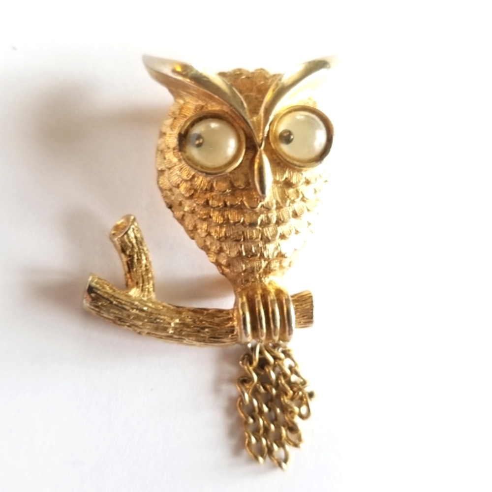 Vintage owl brooch wiggly eyes by Avon chain tassel tail gold tone bird googly